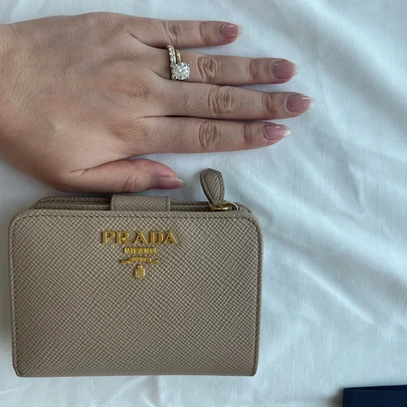 PRADA WOMEN WALLET USED